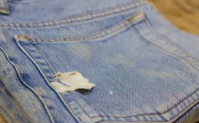 togliere gomma da masticare, gomma da masticare vestiti