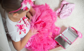 vestire bambina festeggiata