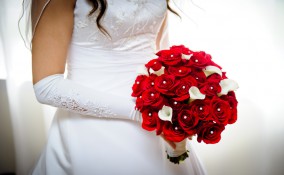 bouquet sposa con rose rosse, bouquet sposa con rose, bouquet matrimonio con rose