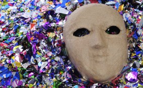 maschere carnevale fai da te, maschere cartapesta, come fare maschera di cartapesta