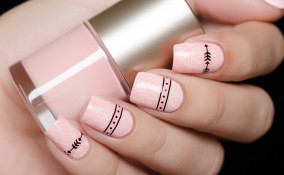 nail art, smalto rosa, decorazioni