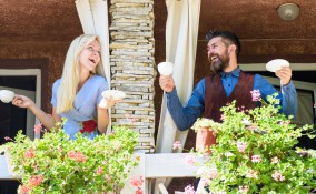 come comportarsi vicini casa, vicini di casa, buona educazione, cosa fare vicini di casa