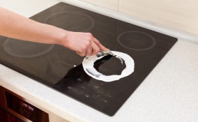 come pulire piano induzione bruciato, pulire piano induzione, pulizia piano induzione