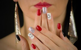 nail art, rosso e argento, decorazione unghie