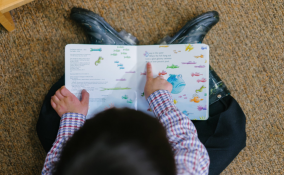 cassetta decorata libri