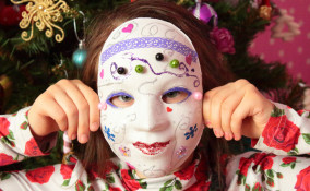 come decorare maschera bianca, maschera carnevale