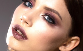 trucco, occhi chiari, capelli scuri