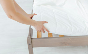 come pulire materasso vomito, come togliere vomito materasso