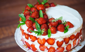 torte decorate panna fragole, torte decorate panna, torte decorate fragole