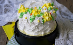 torte festa donne decorate con panna, torte festa donna, torte decorate panna