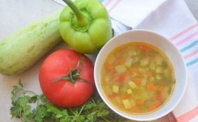 preparare minestrone estivo