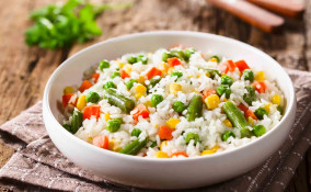 Come condire l'insalata di riso