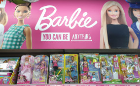 Sarah Gilbert diventa Barbie per avvicinare le ragazze alla scienza