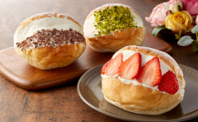 Torta Maritozzo con frutta fresca e liquore