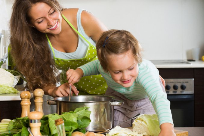 In cucina con la mamma