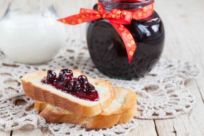 marmellata di ciliegie fatta in casa
