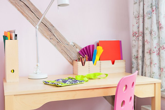 studio scrivania polvere sporco pulizia disinfettare batteri 