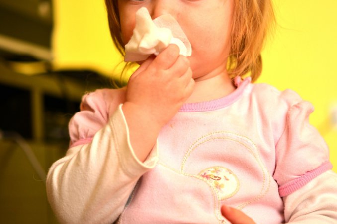 bambina a letto ammalata