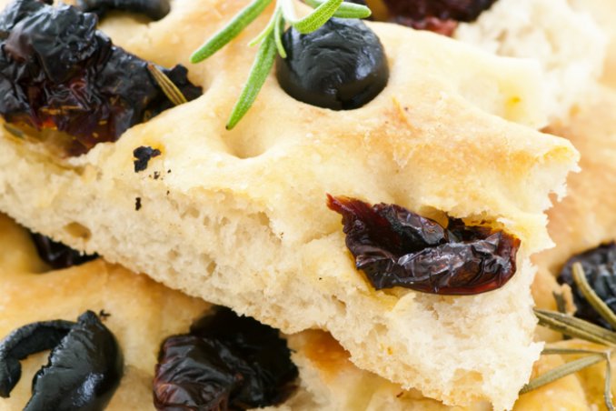 focaccia olive preparazione cucina panetteria