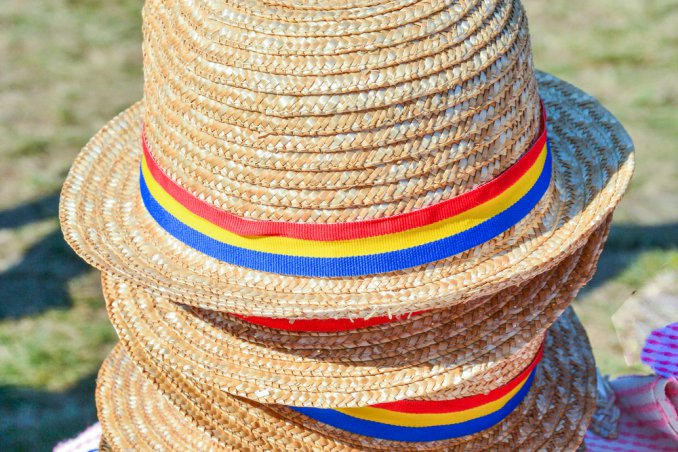 Cappelli di paglia e canapa