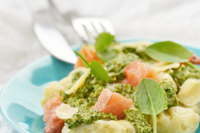 gnocchi pesto spinaci salmone affumicato basilico grana