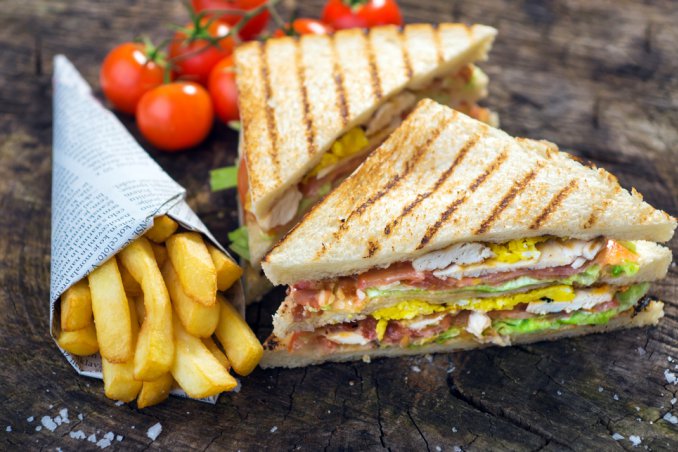 club sandwich pane pomodoro insalata maionese bacon tacchino