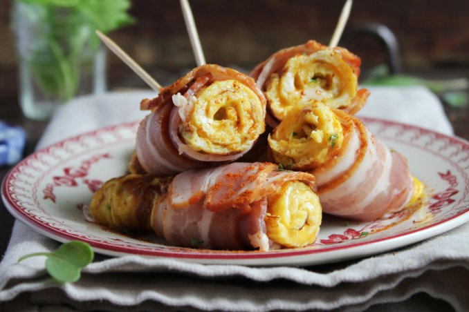 Rotolini di frittata e pancetta aperitivo finger food