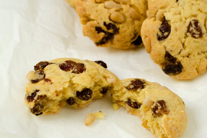 biscotti vegani vegetariani olio uvetta pinoli
