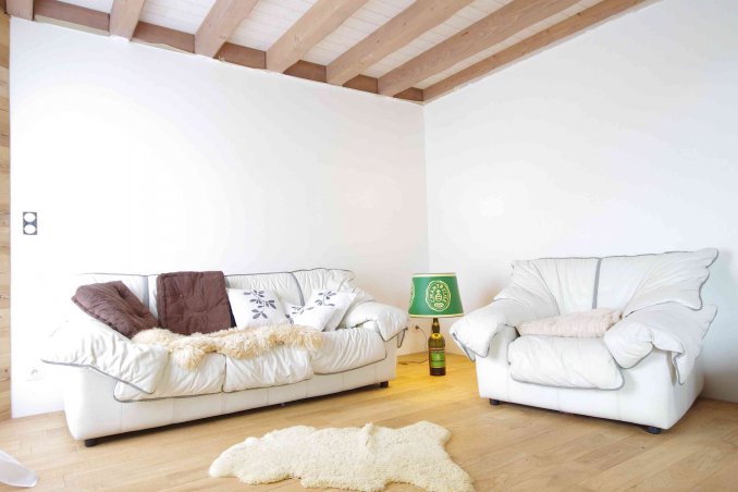 come riparare il divano in pelle