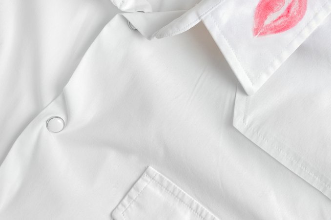 togliere macchie di trucco