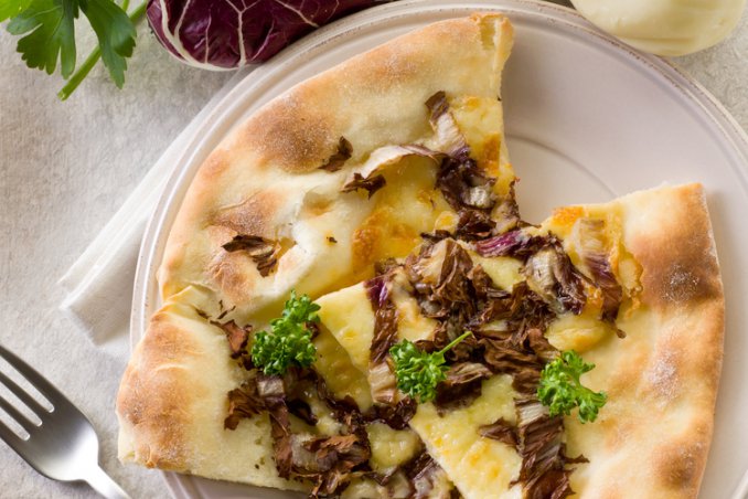 pizza radicchio mozzarella origano