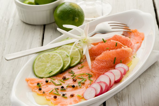 Carpaccio di salmone con yogurt