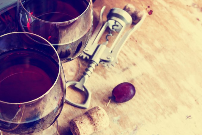 Come togliere macchie e bruciature sul legno