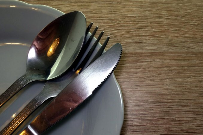 pulire posate argento patina opaca, pulire posate argento annerite, pulire posate argento, come pulire l'argento ingiallito