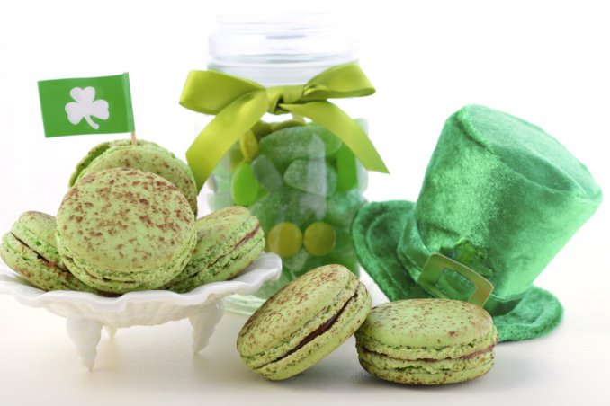 Festa di San Patrizio: la ricetta dei macarons verdi con ganache al Baileys