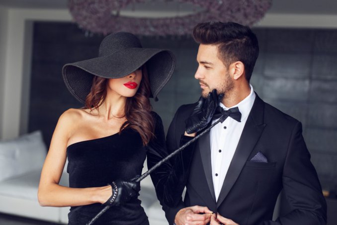 cougar woman, toy boy, coppia