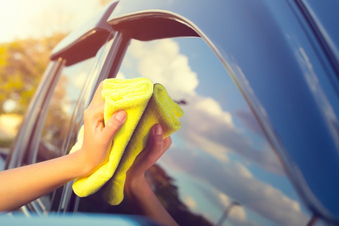 come pulire vetri macchina, pulire vetri macchina senza lasciare aloni