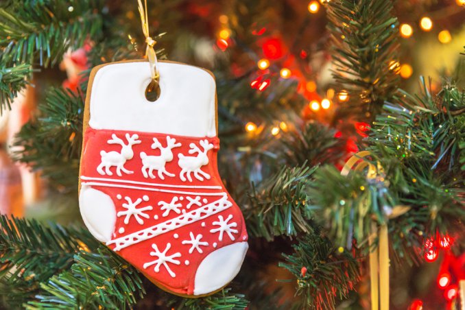 biscotti calza befana, biscotti befana pasta di zucchero, biscotti befana ghiaccia reale