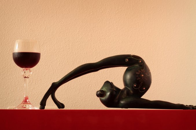 drunk yoga, tendenza fitness, yoga vino
