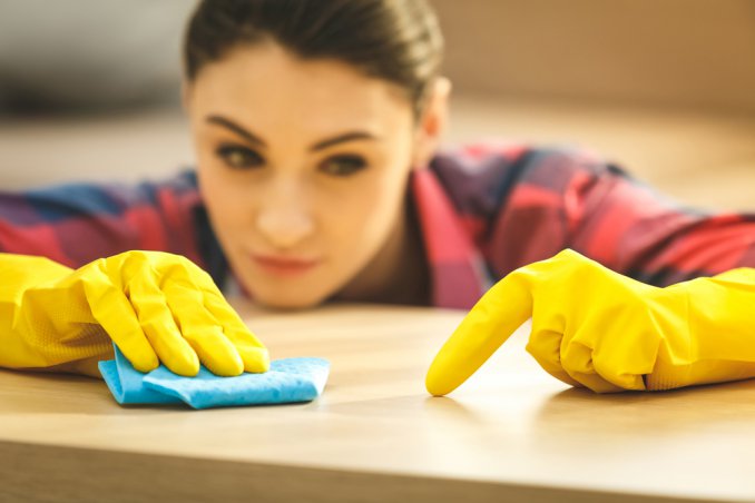 macchie colla vinilica, come togliere macchie di colla