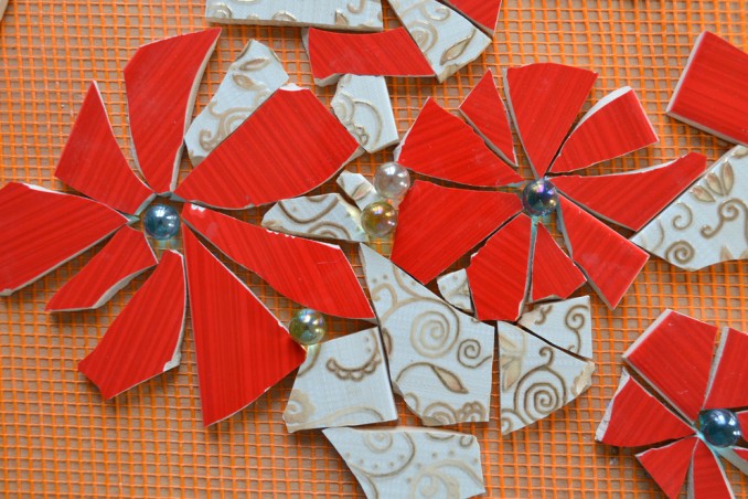 riciclare pezzi di ceramica, come fare mosaico
