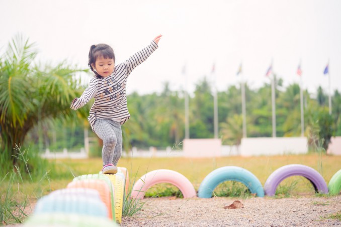Bambina la parco