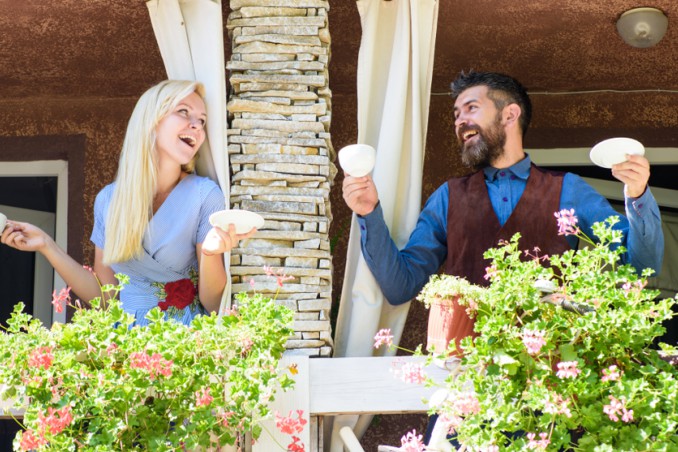 come comportarsi vicini casa, vicini di casa, buona educazione, cosa fare vicini di casa