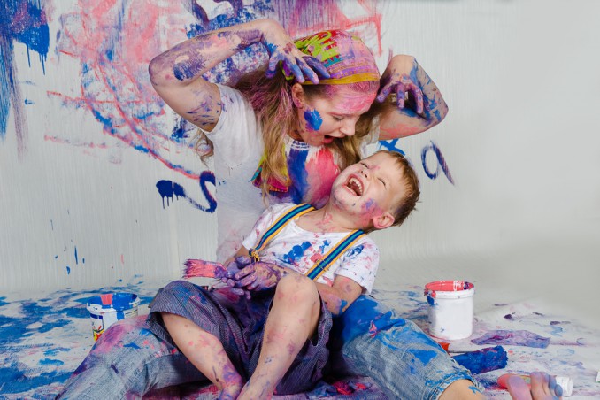 togliere tempera vestiti