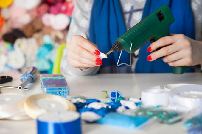 come togliere colla a caldo vestiti, come togliere colla a caldo tessuti, colla a caldo vestiti