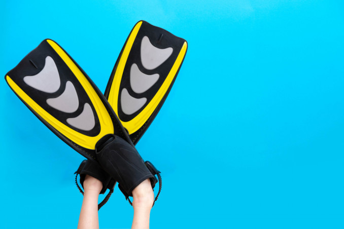 Nuotare con le pinne: consigli per principianti