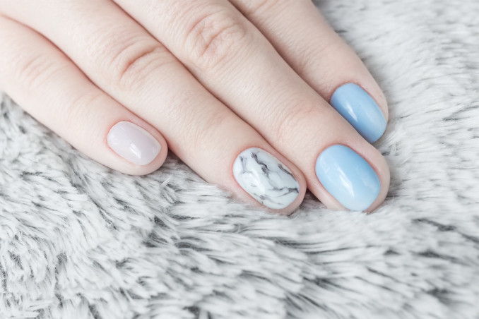 nail art, effetto marmo, trend decorazione unghie