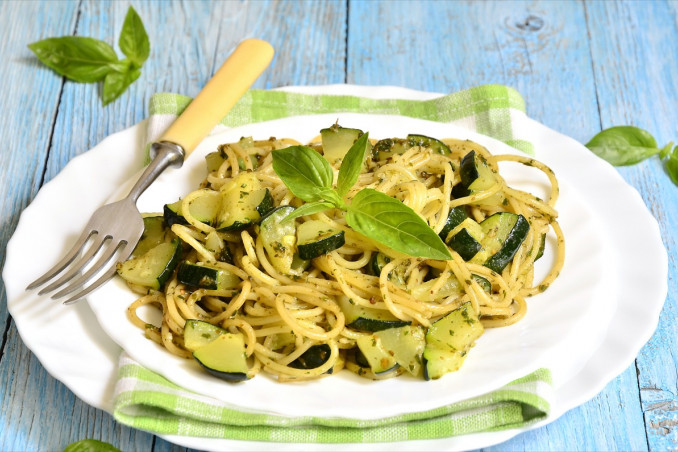 spaghetti, provolone del Monaco, ricetta alla Nerano