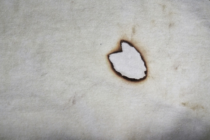 come togliere bruciature vestiti, come togliere bruciato vestiti