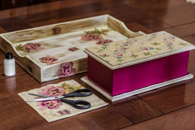 decoupage su legno con tovaglioli, decoupage su legno
